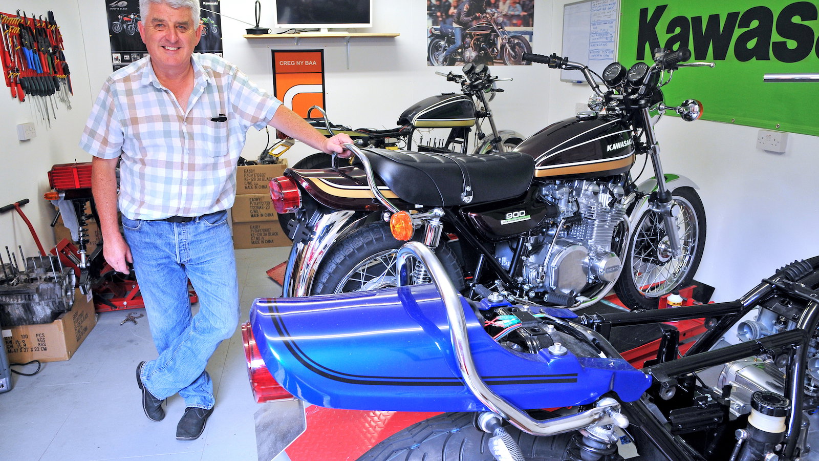 Dave Ennis - with Buzzworkz Z1